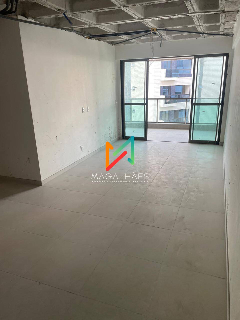Apartamento à venda com 4 quartos, 134m² - Foto 2