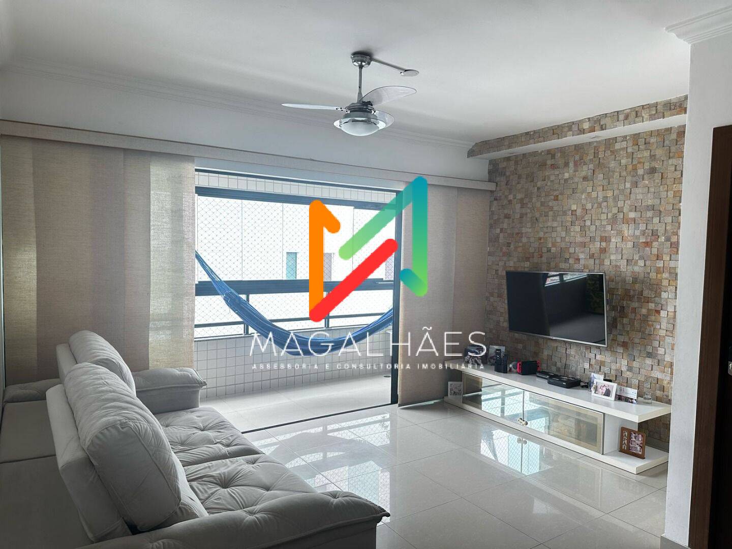 Apartamento à venda com 3 quartos, 90m² - Foto 1